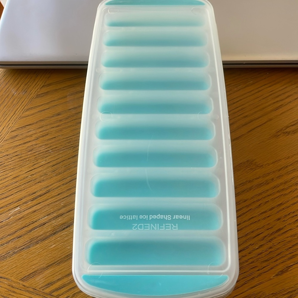 2 Linear Shaped Ice Trays